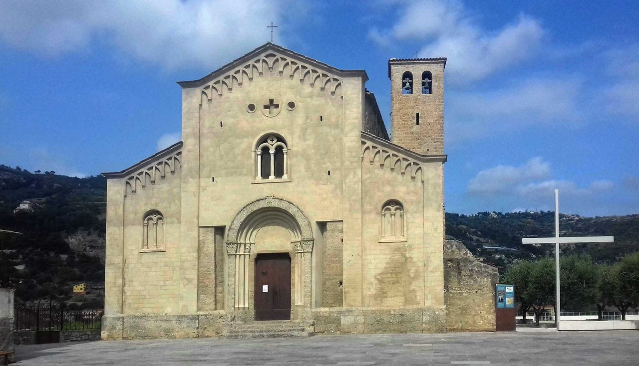 L'église San Michele Arcangelo, ancienne aumônerie de Saint-Michel à Vintimille